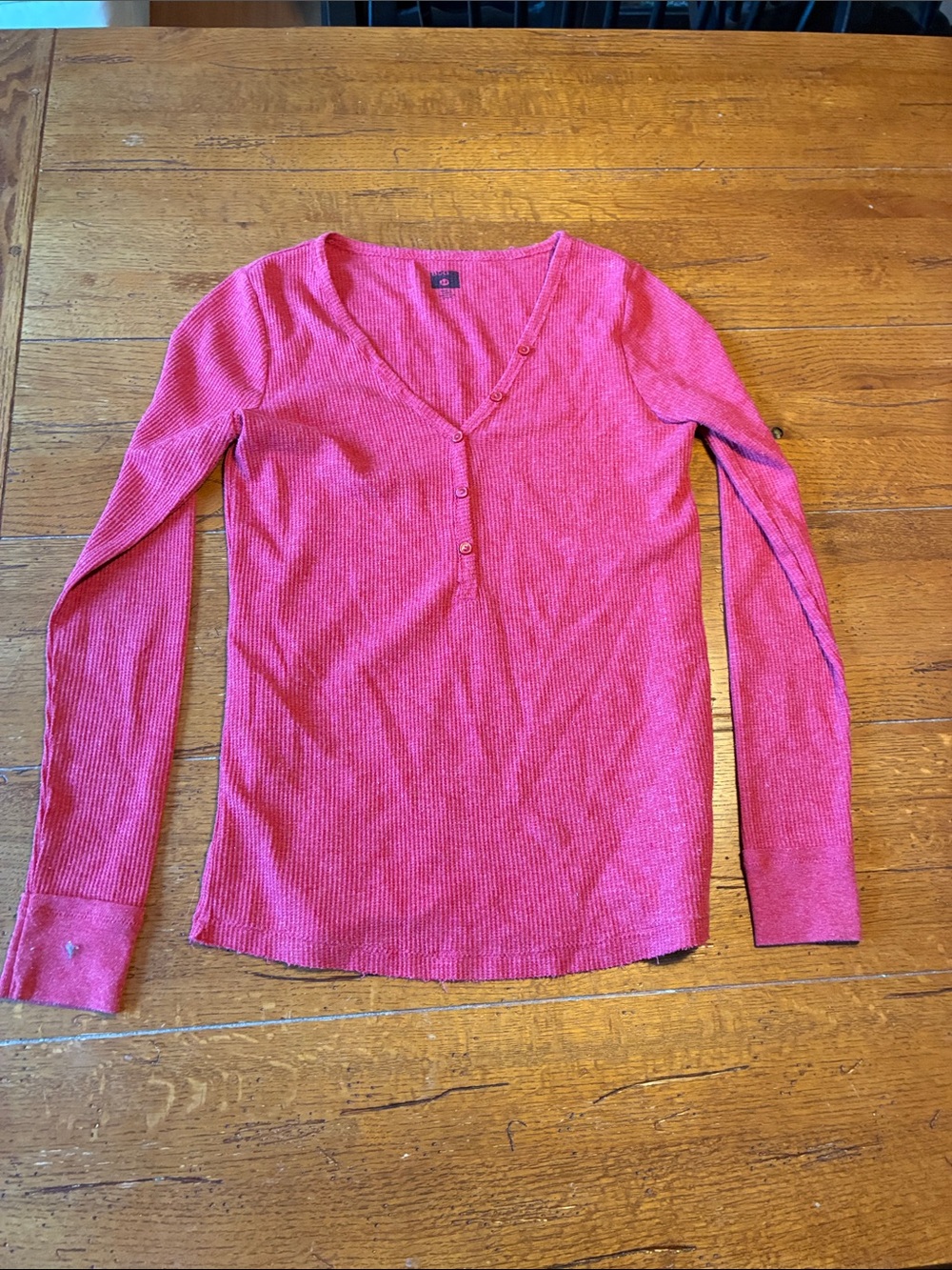 Women’s Red Ribbed Henley Long-Sleeve Top